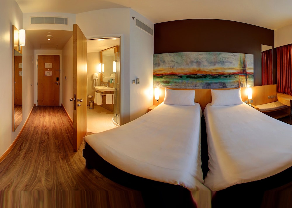 ibis One Central Hotel — photo 7